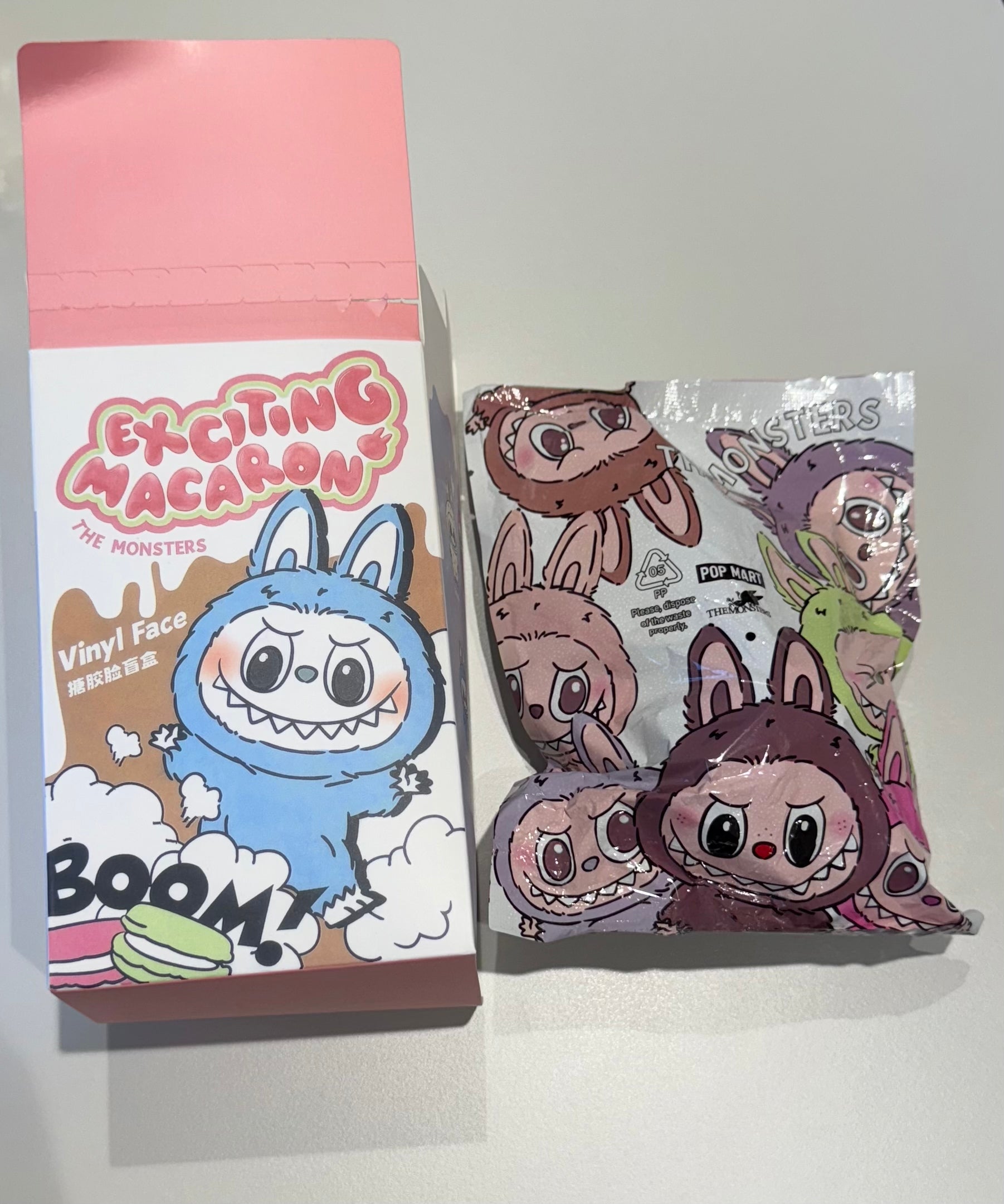 Labubu & Ladudu Mystery Box mit buntem Monster-Kostüm und verspielt-kreativem Design aus der Big into Energy Series