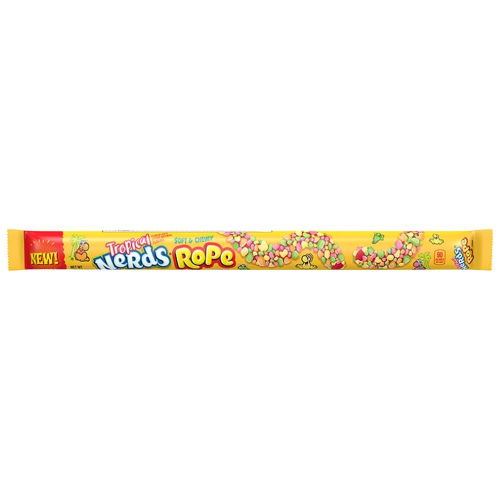 Nerds Rope Tropical 26gNerds Tropical Rope; eine köstlich süße Fruchtgummi Schlange bedeckt mit einer wahren Fülle von knusprigen tropischen Geschmacks-Nerds. So cool und bunt wie Vögel auWorld of Candy